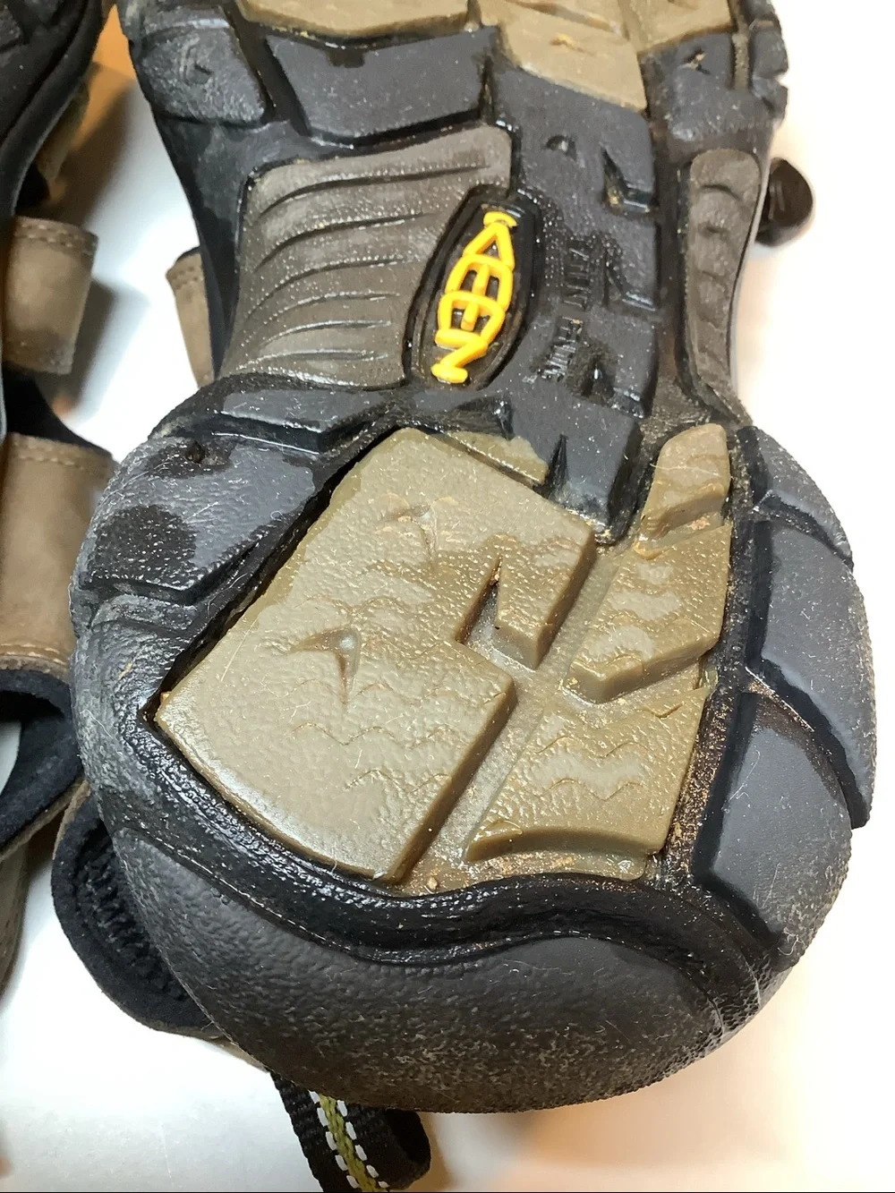 Keen Men’s Newport H2 SZ 9 Sandal Water Hiking Closed Toe